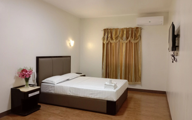 Meaco Royal Hotel- Lucena