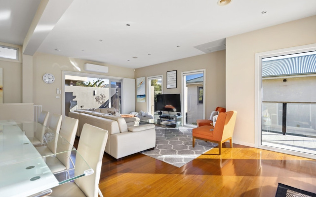 Spacious 3-bed Townhouse Near Dromana Beach – Guest Rooms – Melbourne