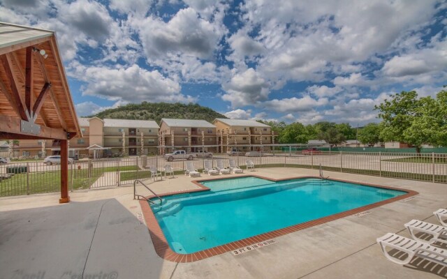 Riverfront Fun Rg 111 2 Bedroom Condo by RedAwning