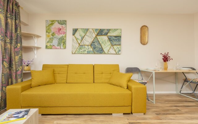 ?oliborz Modern 8th Floor by Renters