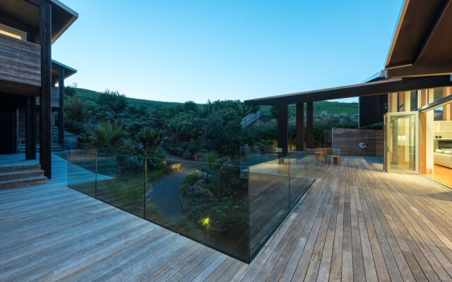 Otaha Beachfront Lodge by Touch of Spice