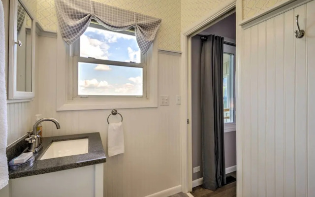 Hendersonville Home w/ Views - 3 Mi to Downtown!