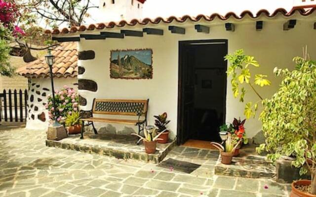 House with one bedroom in San Cristobal de La Laguna with shared pool enclosed garden and WiFi 10 km from the beach