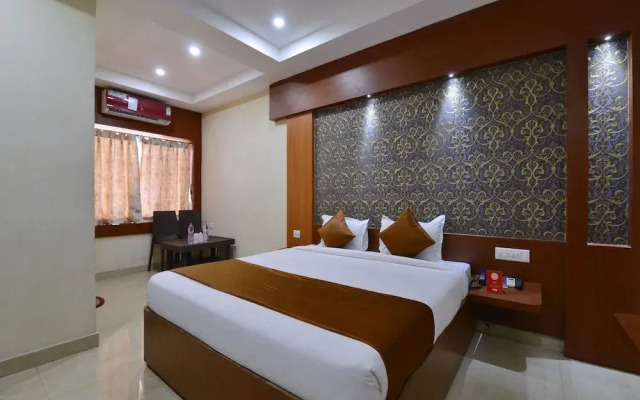 OYO 9048 Hotel Lucifer
