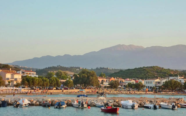 Villa Zara in Plaka With 3 Bedrooms and 3 Bathrooms