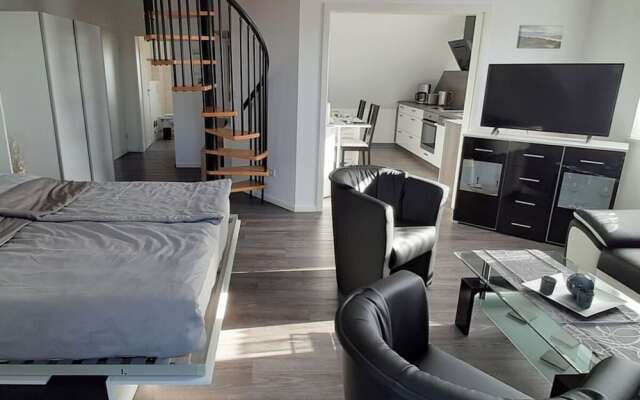 Claudia Modern Retreat