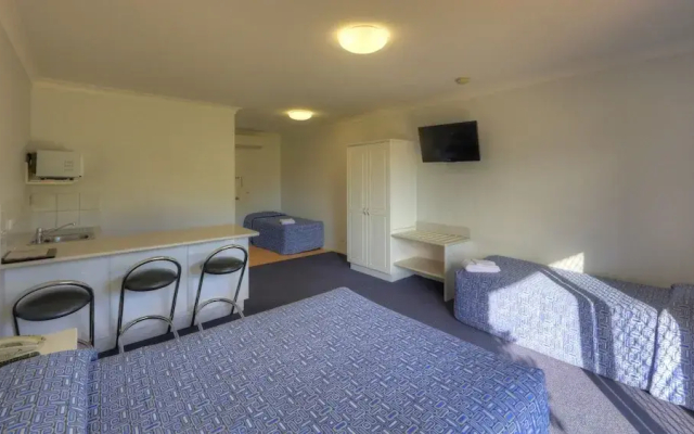 Heritage Lodge Motel