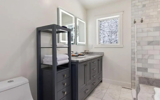 Quarterdeck Resort & Restaurant