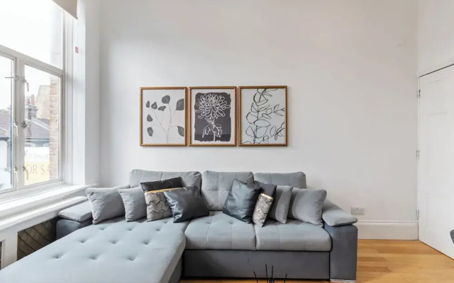 Tranquil City Apartment in London