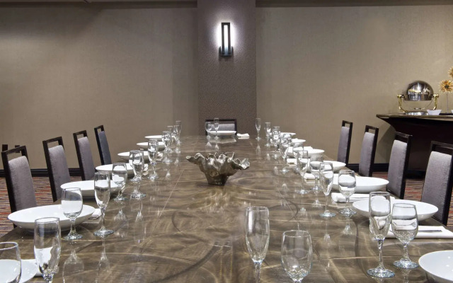 Embassy Suites by Hilton Dulles Airport