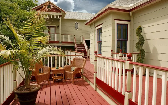 Cedar House Inn