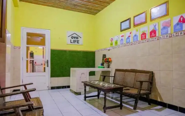 OYO Life 2615 Menik Jaya Margobawero