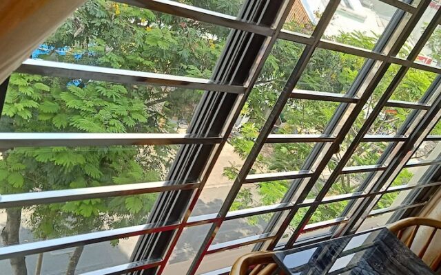 AMILA NGUYEN HUE HOTEL by SAZI