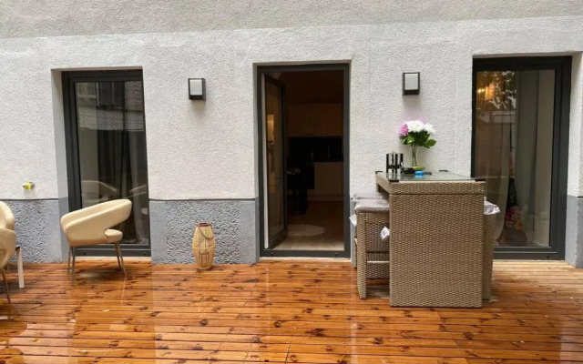 Atelier - Apartment with Garden