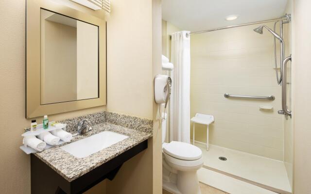 Holiday Inn Express & Suites Alpharetta - Windward Parkway by IHG