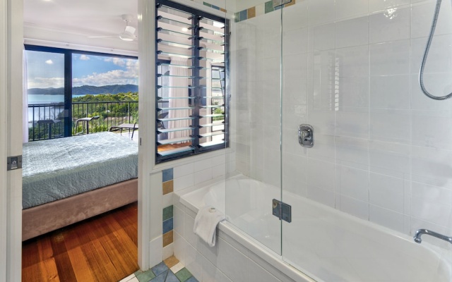 Panorama 3 Hamilton Island 2 Bedroom Ocean View Near Marina With Golf Buggy – Guest Rooms – Hamilton Island