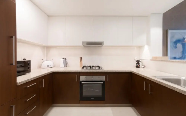 Chic Apt w Burj Khalifa Dancing Fountain View