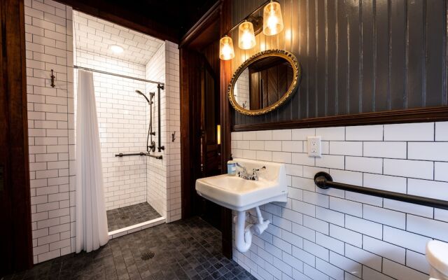 Traveler's Rest Hotel