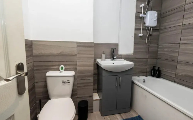 1 Bed-4guests-sofabed-wifi-closetocity-parking