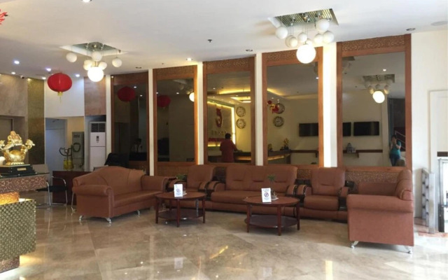 Vaccinated Staff - Capital O 824 Chinatown Lai Lai Hotel