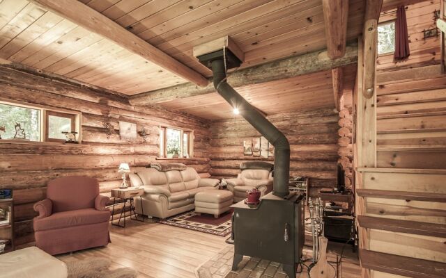 Whispering Winds Apartment 3 NW Comfy Cabins