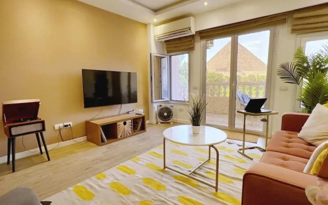 Spellbinding 2 BDR Apt. At The Giza Pyramid's Doorstep