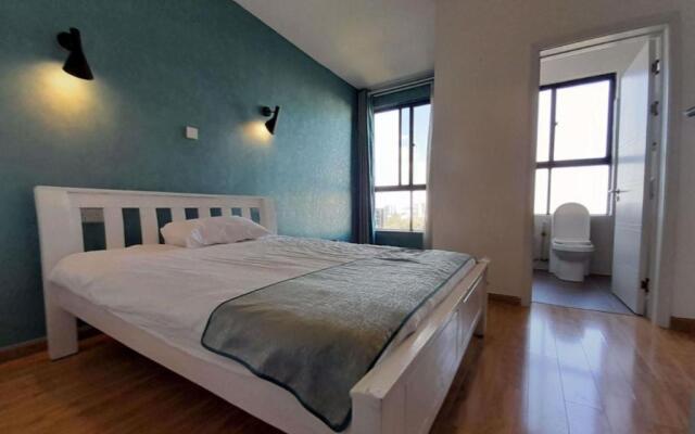 Spacious 2 Bedroom Serviced Apartment with Pool