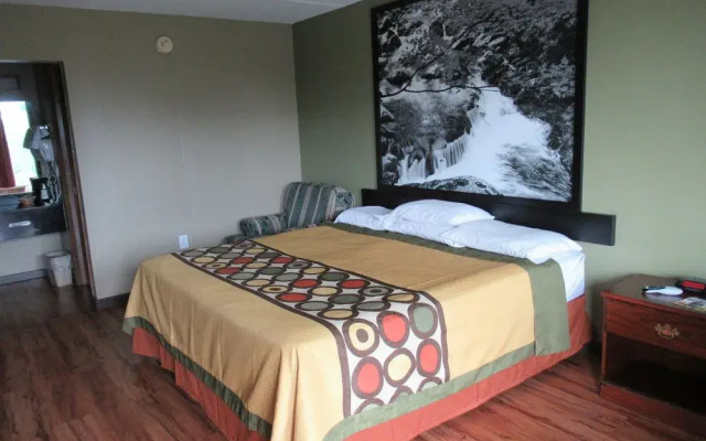 Super 8 by Wyndham Kingsport I 81