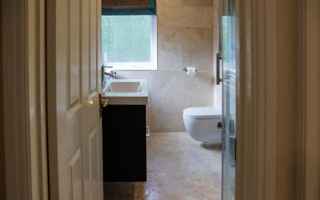 Stylish family home in desirable Penylan + Parking