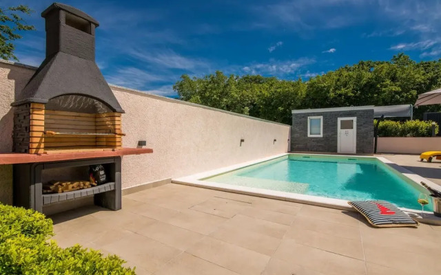 Awesome Home in Brzac With Wifi and 2 Bedrooms