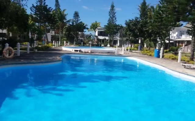 House With in Pereybere With Pool Access and Enclosed Gard