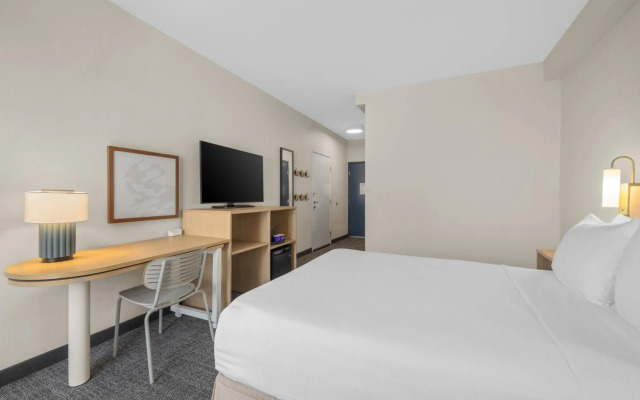 Spark by Hilton Bakersfield Central