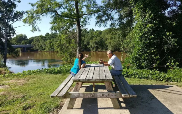 Red Carpet Inn & Suites