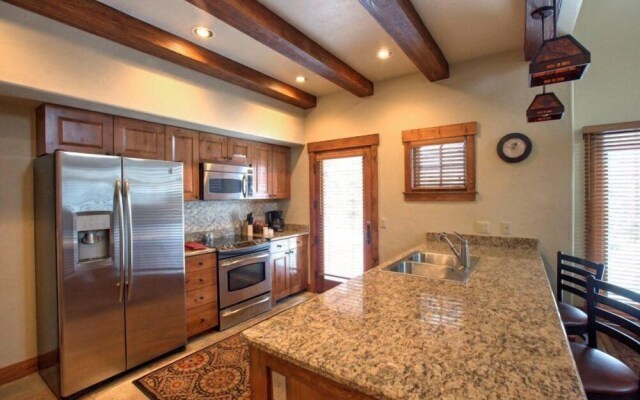 Mountain Thunder Lodge 3 Bedroom Vacation Rental in Breckenridge With Access to a Hot Tub Just Two Blocks From Main Street