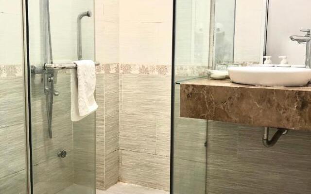 Doc May by YoloHotels