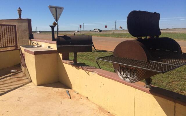 Cotulla Executive Inn