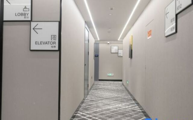 Xana Hotelle Hotel (Beijing Wudaokou Subway Station)