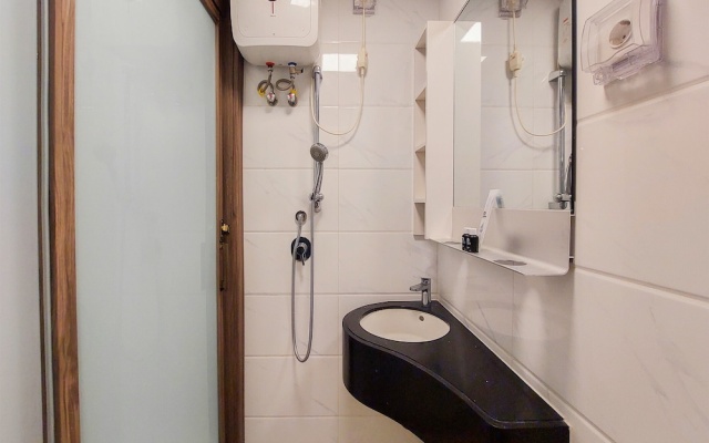 Minimalist Designed And Homey Stay Studio At Sky House Bsd Apartment – Bathroom – Legok