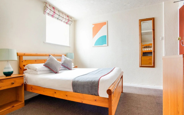 OYO Godolphin Arms Hotel
