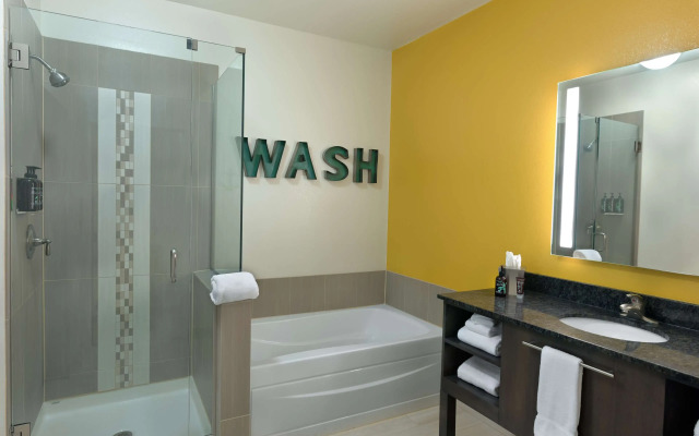 Oxford Suites Bellingham