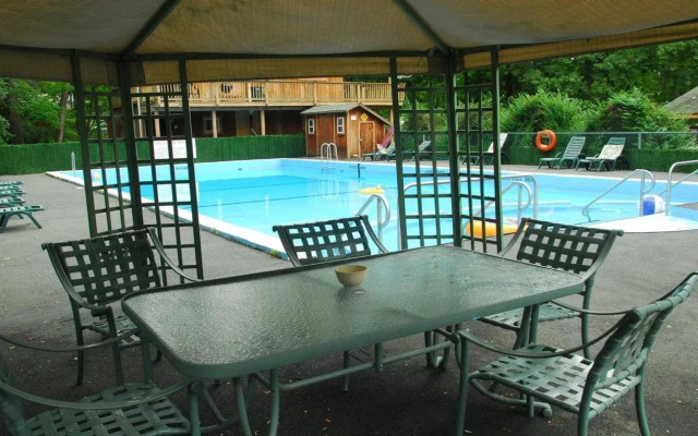 Valley Brook Inn & Cottages