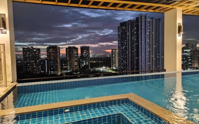 Capital O 804 The Residences at Bonifacio Civic Center