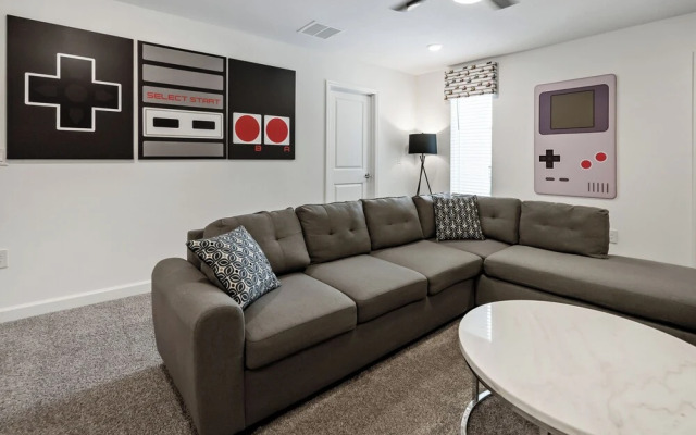 Storey Lake 10br Lakeview Home 4165