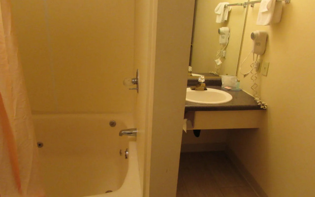 The Inn & Suites SW Omaha