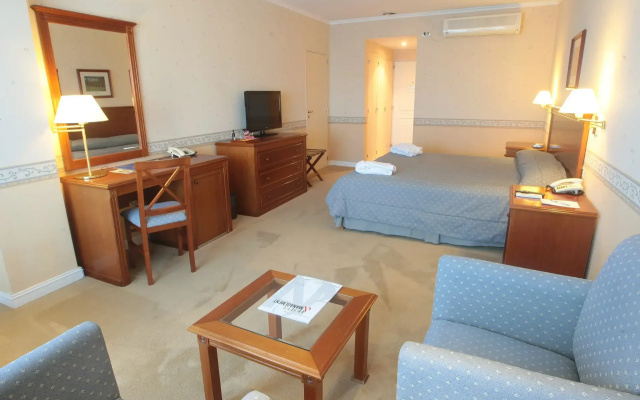 Howard Johnson Rio Ceballos Hotel y Casino