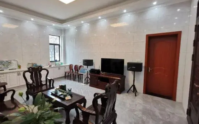 Huangjiaxiaoyuan B & B
