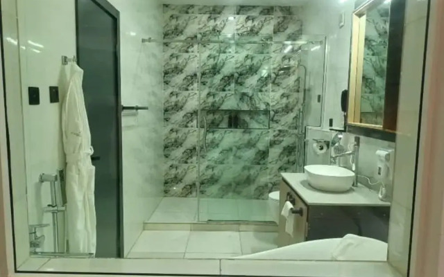 G Pinnacle Signature Hotel