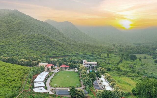 Kavish Holiday Hill Resort N Spa