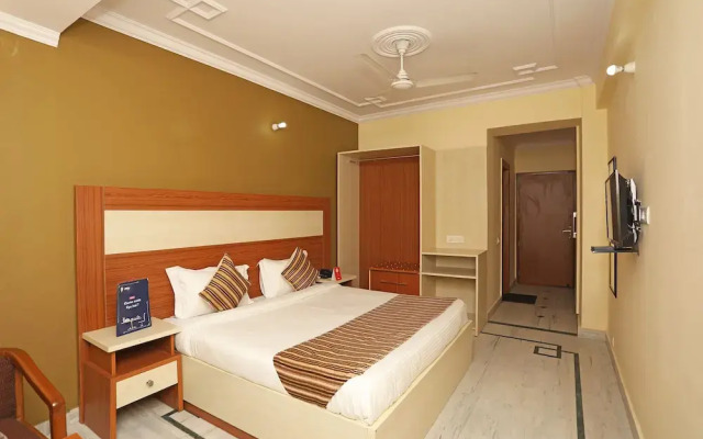 OYO 9948 Hotel Apple Pie