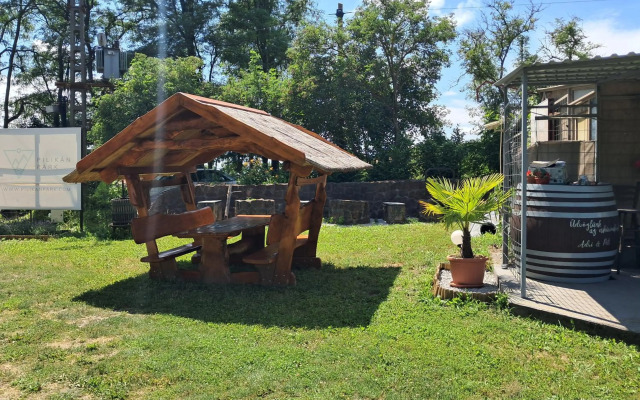 Pilikán Apartments - Park - Vineyard & Sheep farm